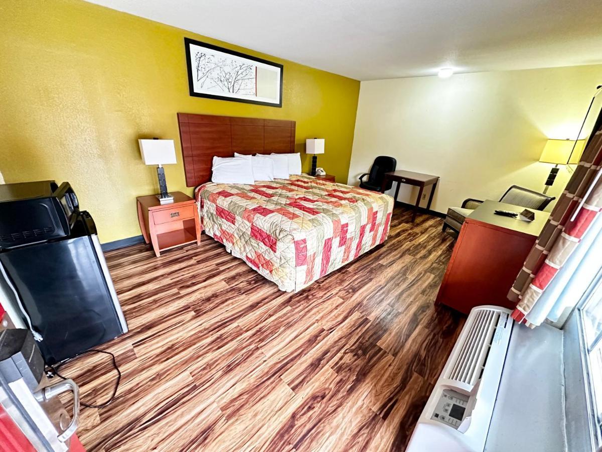 Regency Inn Iola Екстер'єр фото