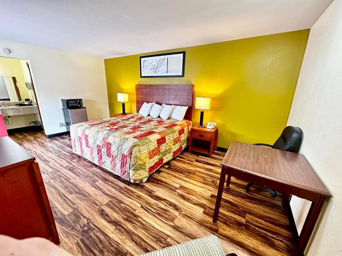 Regency Inn Iola Екстер'єр фото
