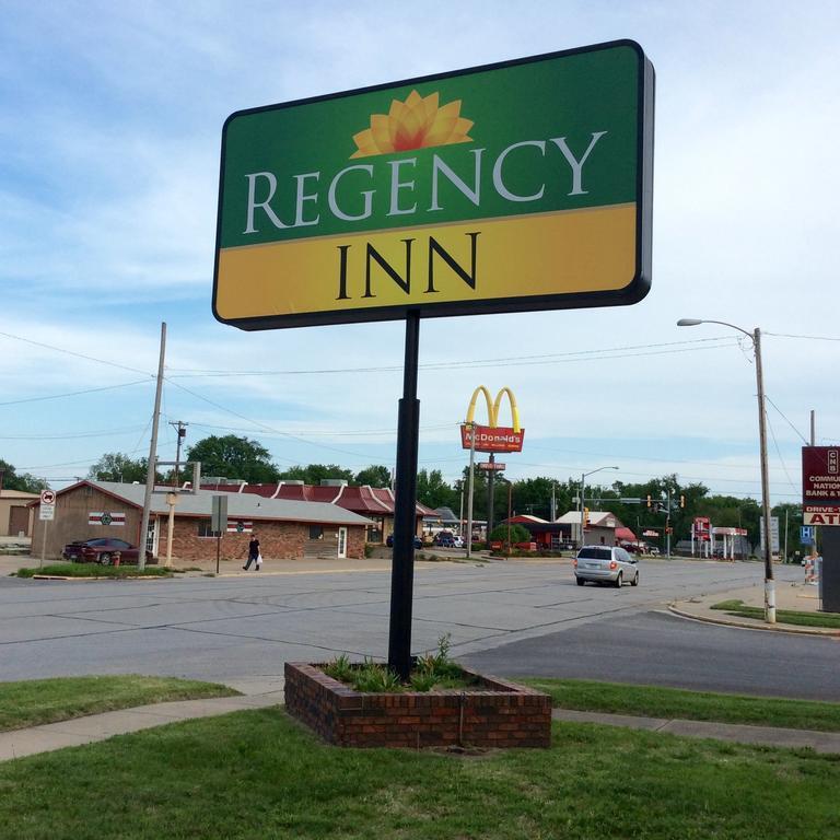 Regency Inn Iola Екстер'єр фото