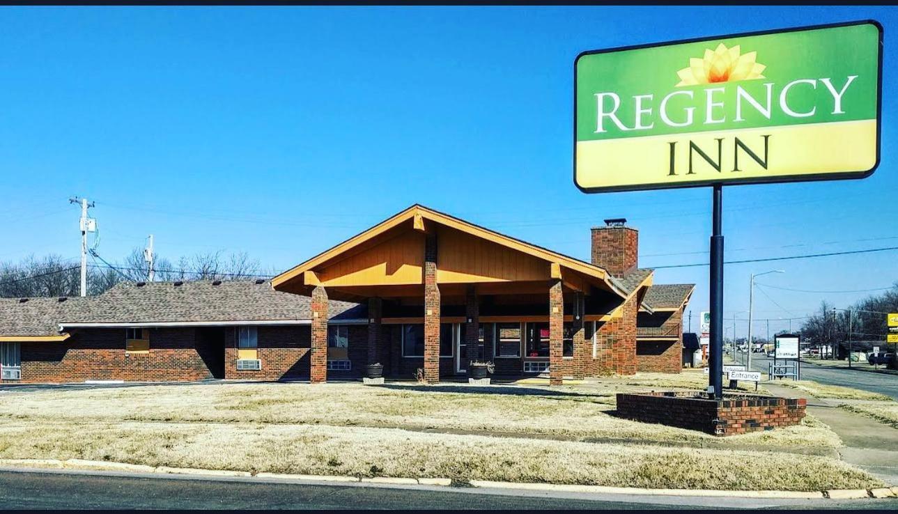 Regency Inn Iola Екстер'єр фото
