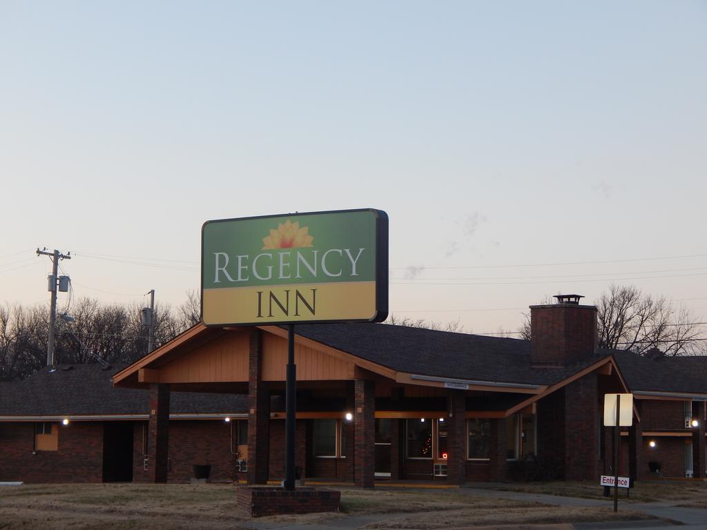 Regency Inn Iola Екстер'єр фото