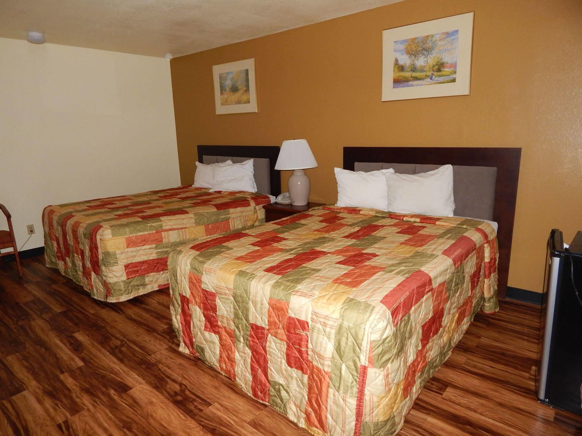 Regency Inn Iola Екстер'єр фото